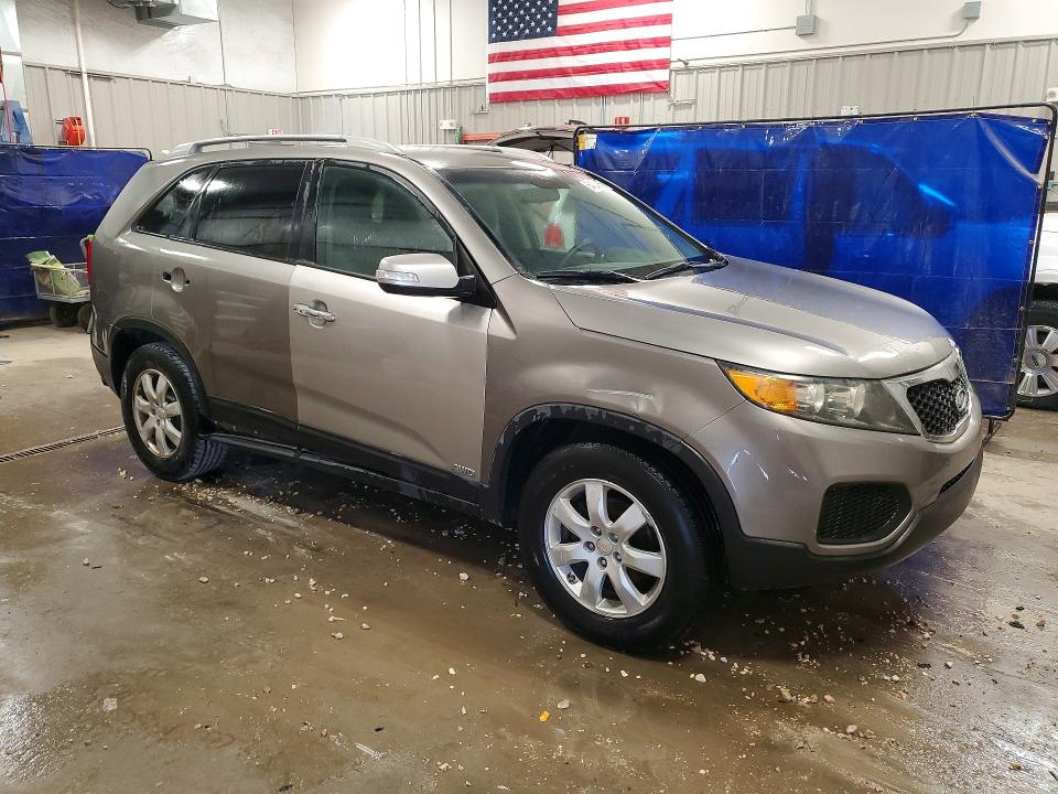 2011 Kia Sorento მანქანა იყიდება აუქციონზე, vin: 5XYKTDA21BG116988, აუქციონის ნომერი: 64034666