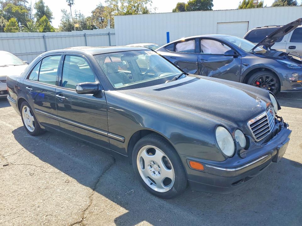 2001 Mercedes-benz E მანქანა იყიდება აუქციონზე, vin: WDBJF83J01X061328, აუქციონის ნომერი: 65051876