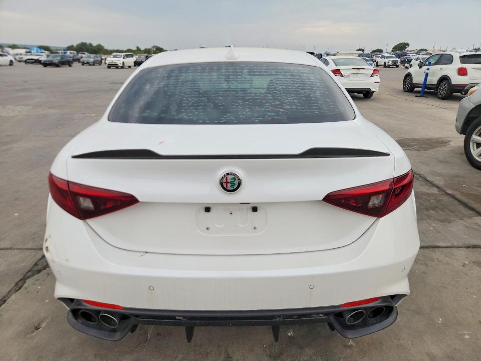 66636586 :رقم المزاد ، ZARFAEAV3H7549893 vin ، 2017 Alfa Romeo Giulia مزاد بيع