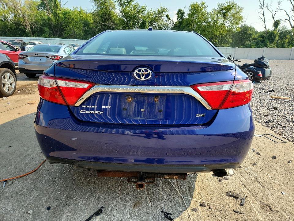 64085586 :رقم المزاد ، 4T1BF1FK5FU892832 vin ، 2015 Toyota Camry مزاد بيع