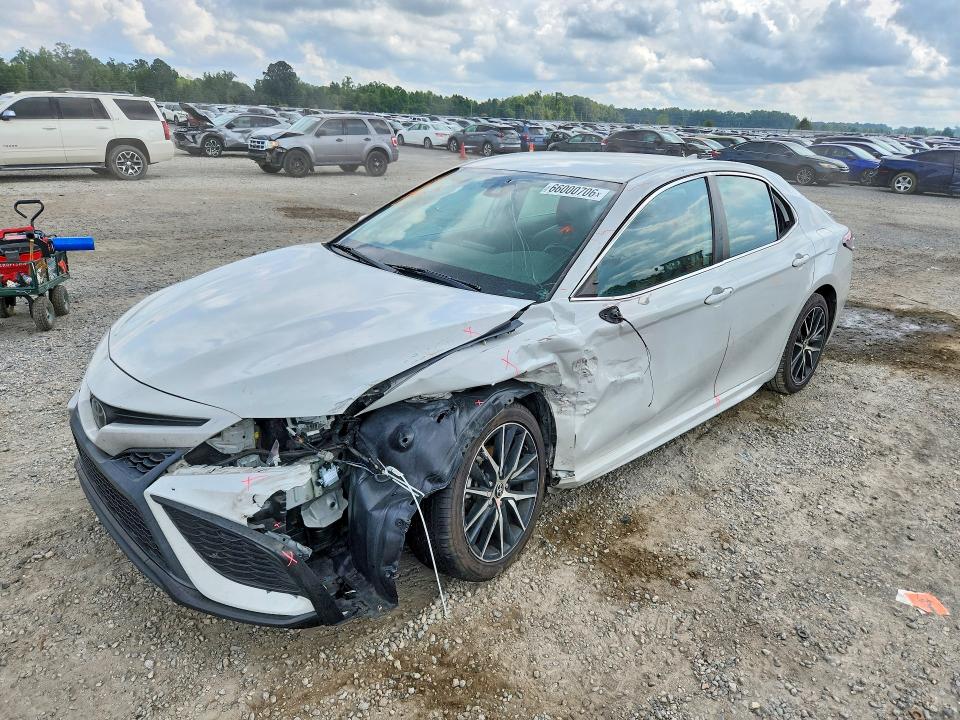 66000706 :رقم المزاد ، 4T1G11AK9NU014881 vin ، 2022 Toyota Camry مزاد بيع
