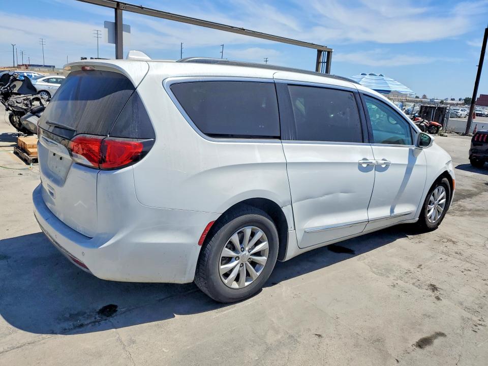 2017 Chrysler Pacifica მანქანა იყიდება აუქციონზე, vin: 2C4RC1BG5HR572455, აუქციონის ნომერი: 65404066