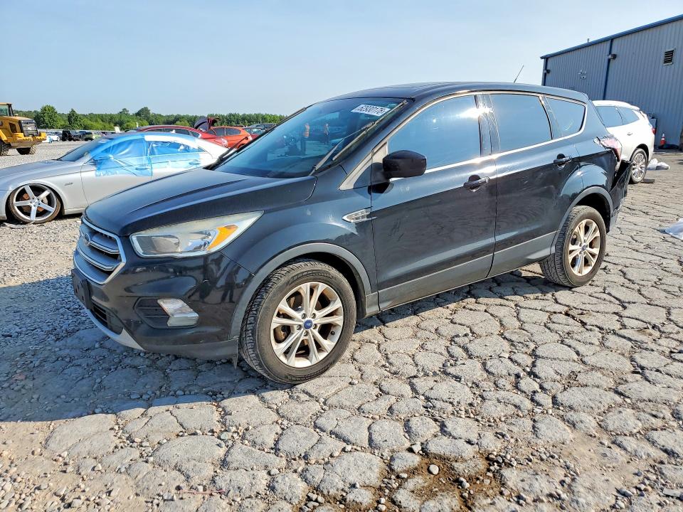 62930176 :رقم المزاد ، 1FMCU0GD0HUB58607 vin ، 2017 Ford Escape مزاد بيع