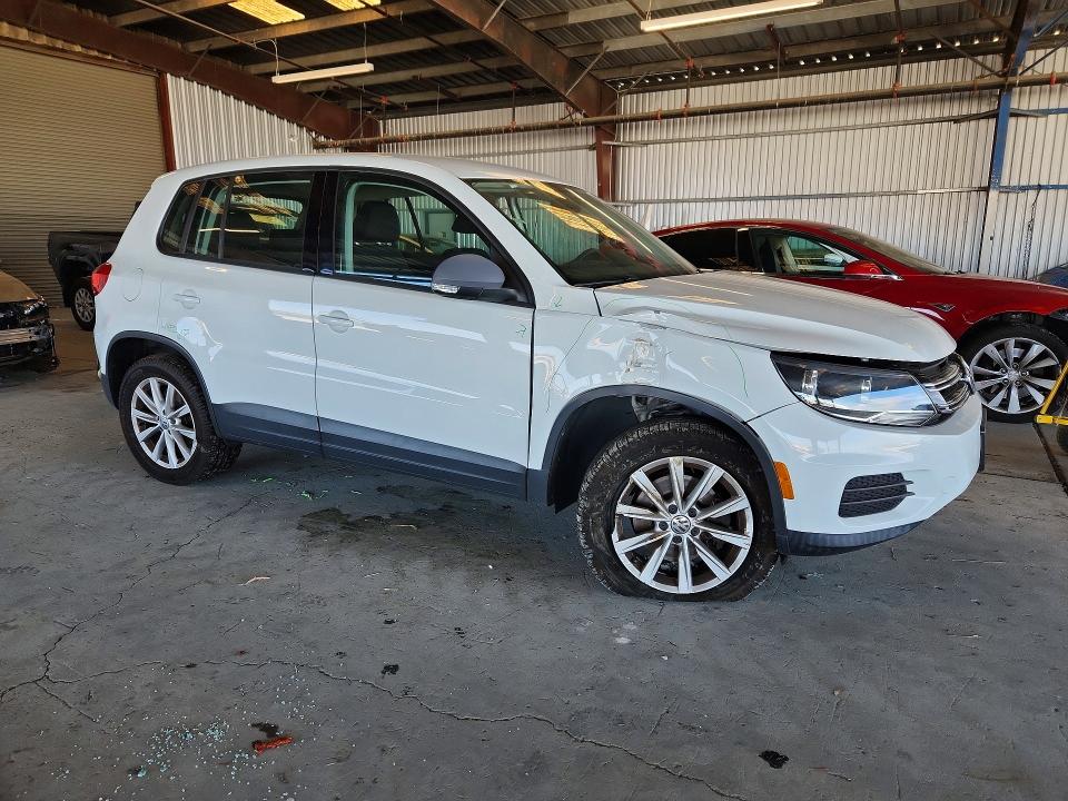 2017 Volkswagen Tiguan მანქანა იყიდება აუქციონზე, vin: WVGAV7AX4HK055007, აუქციონის ნომერი: 64526236