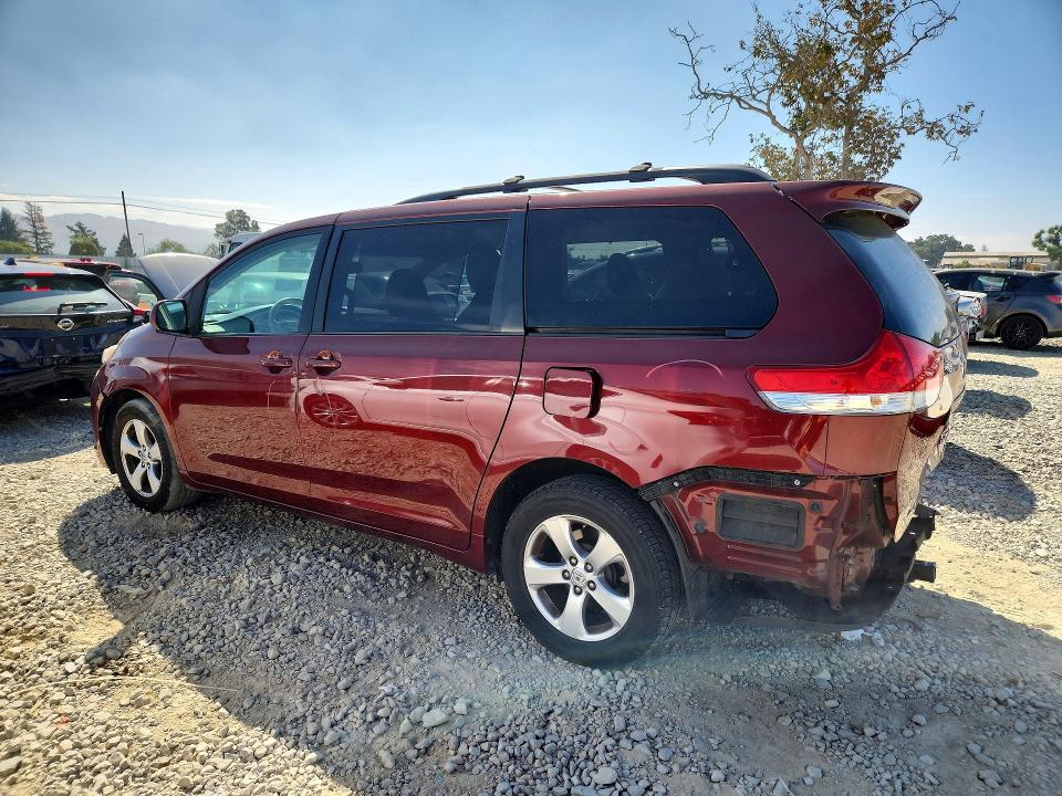 64516086 :رقم المزاد ، 5TDKK3DC7ES458163 vin ، 2014 Toyota Sienna مزاد بيع