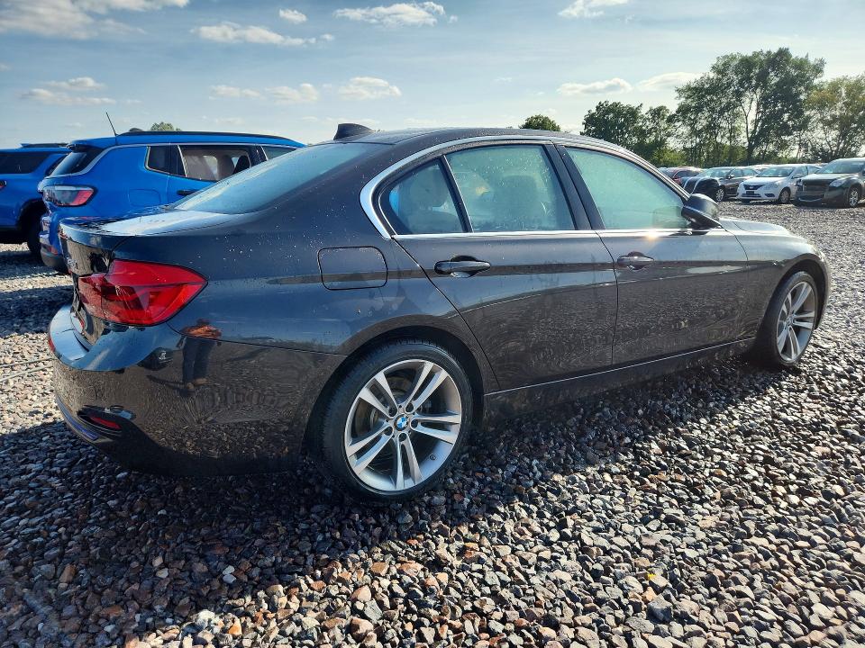 65301476 :رقم المزاد ، WBA8D9G51JNU71363 vin ، 2018 Bmw 330 مزاد بيع