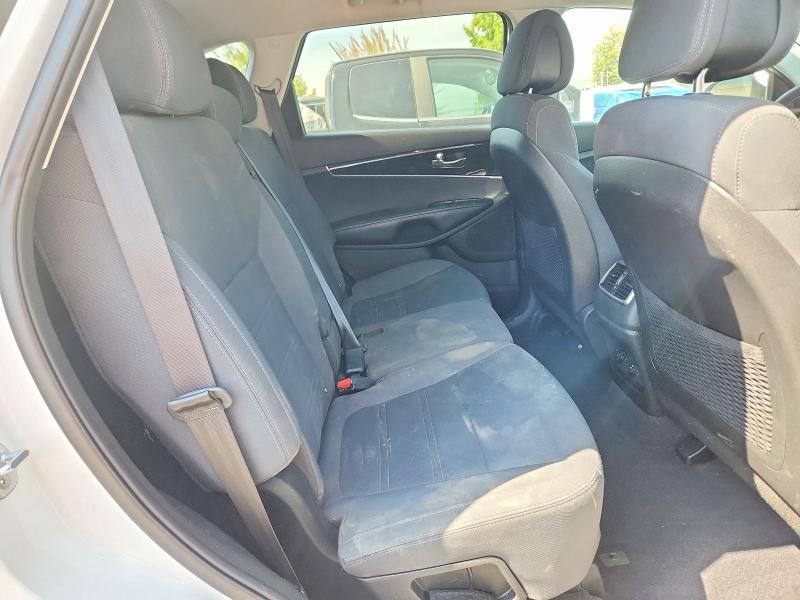 2017 Kia Sorento მანქანა იყიდება აუქციონზე, vin: 5XYPGDA53HG190264, აუქციონის ნომერი: 65927886