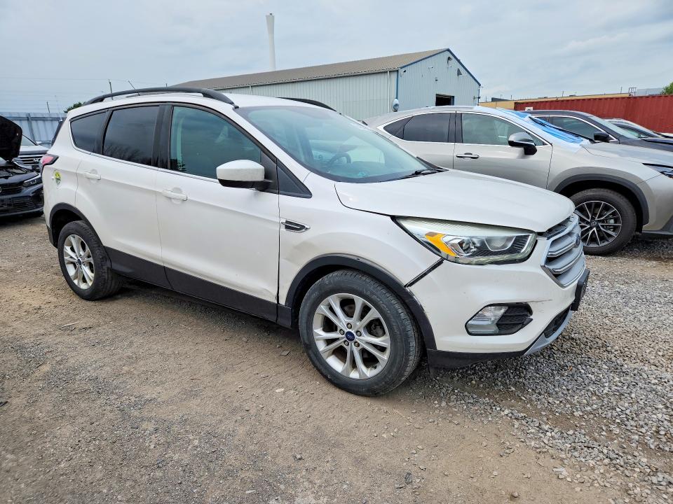 64634636 :رقم المزاد ، 1FMCU0GD9HUC15435 vin ، 2017 Ford Escape مزاد بيع