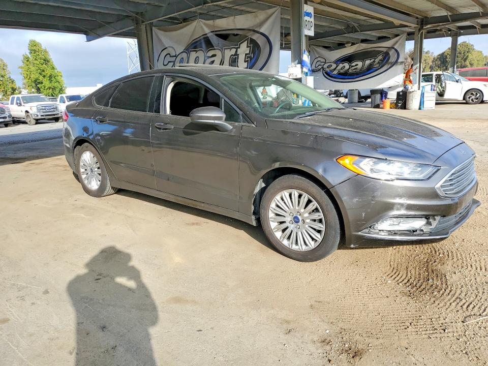 64574726 :رقم المزاد ، 3FA6P0LU1JR128517 vin ، 2018 Ford Fusion مزاد بيع