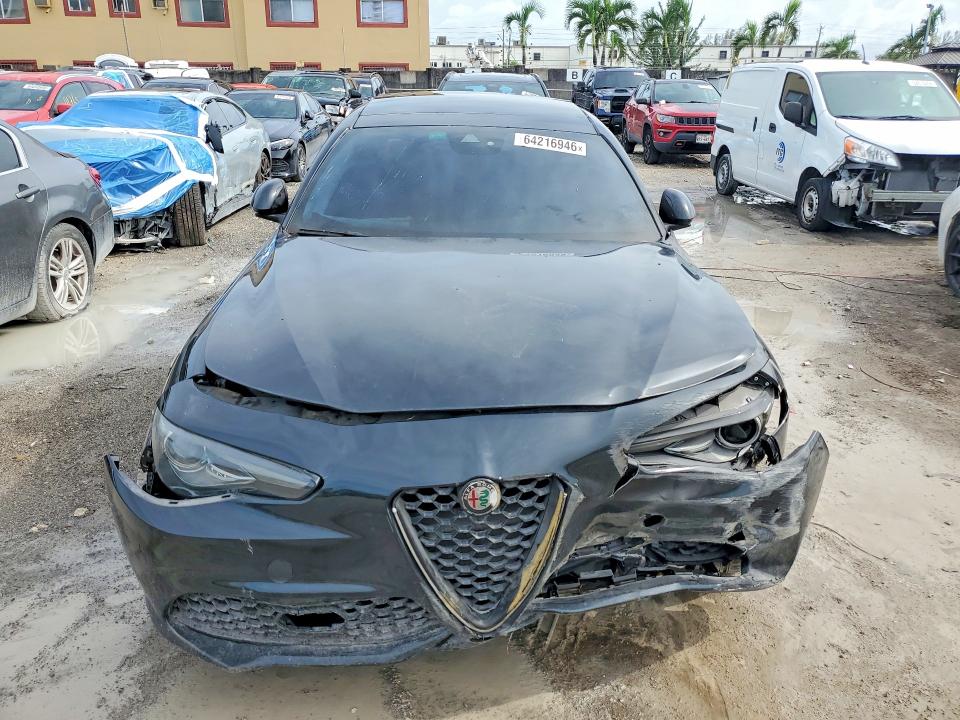 64216946 :رقم المزاد ، ZARFAECN2H7559683 vin ، 2017 Alfa Romeo Giulia مزاد بيع