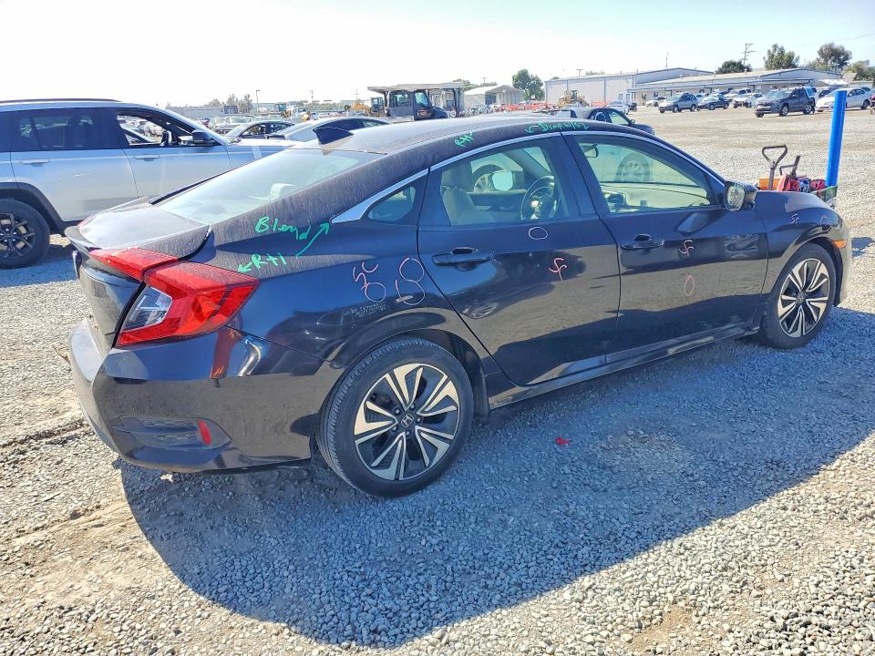 64327946 :رقم المزاد ، JHMFC1F38JX013157 vin ، 2018 Honda Civic مزاد بيع