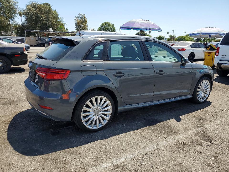 Aukcja sprzedaży 2017 Audi A3, vin: WAUUPBFF9HA076193, numer aukcji: 64401596