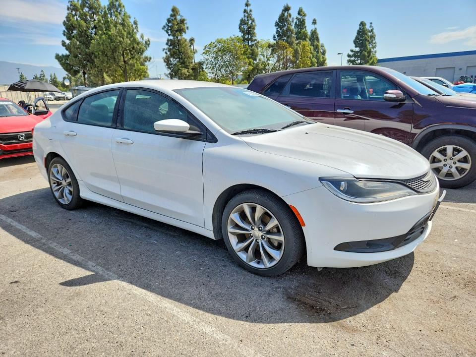 64146136 :رقم المزاد ، 1C3CCCBB7FN746921 vin ، 2015 Chrysler 200 مزاد بيع