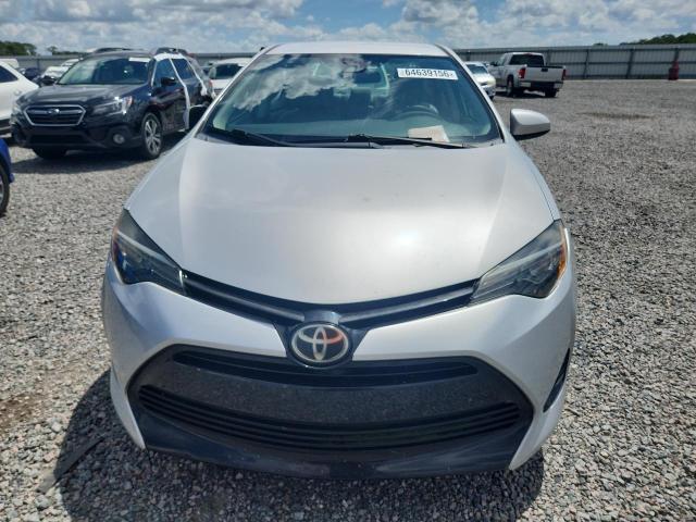 64639156 :رقم المزاد ، 5YFBURHE9JP795283 vin ، 2018 Toyota Corolla مزاد بيع