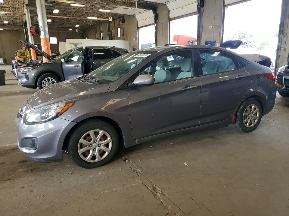 2013 Hyundai Accent მანქანა იყიდება აუქციონზე, vin: KMHCT4AE4DU553184, აუქციონის ნომერი: 64633356