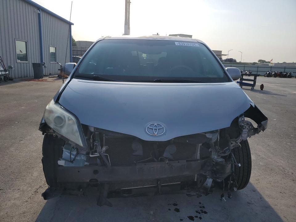 2012 Toyota Sienna მანქანა იყიდება აუქციონზე, vin: 5TDYK3DC2CS267757, აუქციონის ნომერი: 63910706