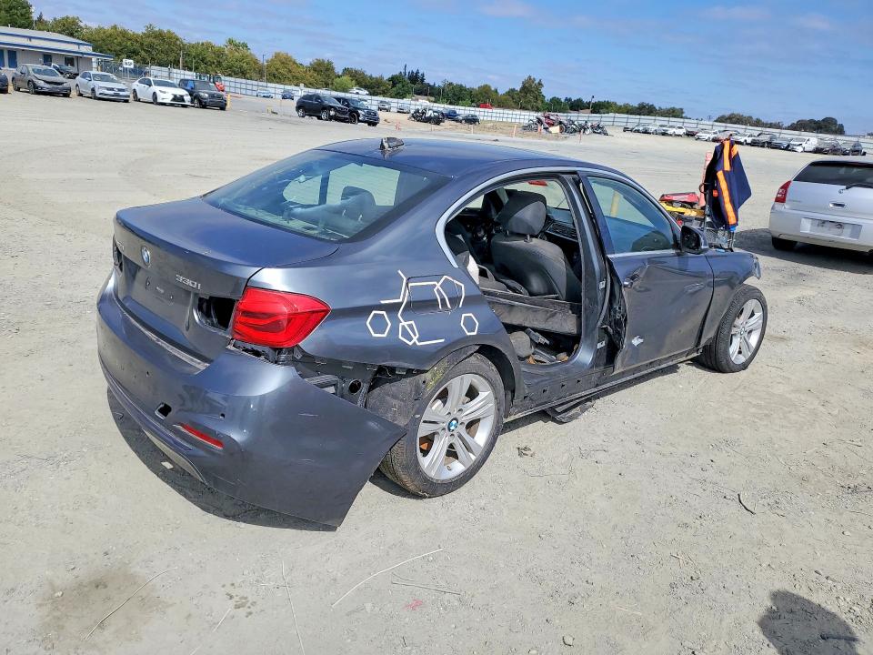 65400036 :رقم المزاد ، WBA8D9C5XHK678402 vin ، 2017 Bmw 330 مزاد بيع