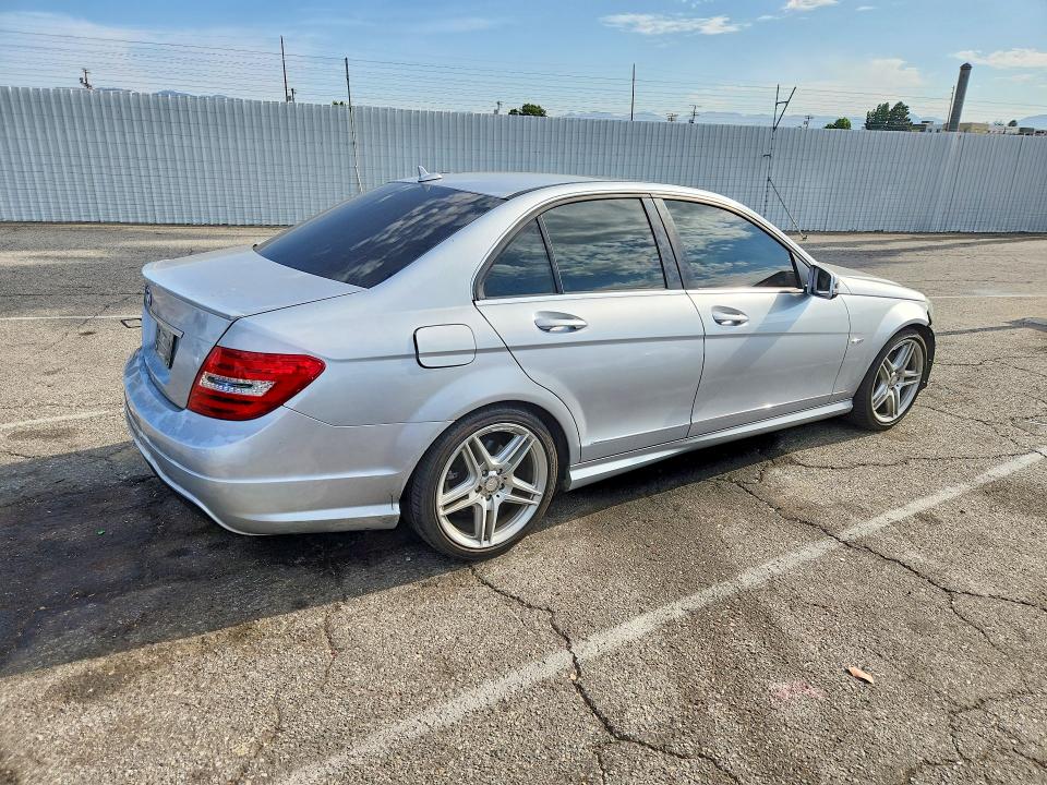Продаж на аукціоні авто 2012 Mercedes-benz C, vin: WDDGF4HBXCA615864, номер лоту: 64518996