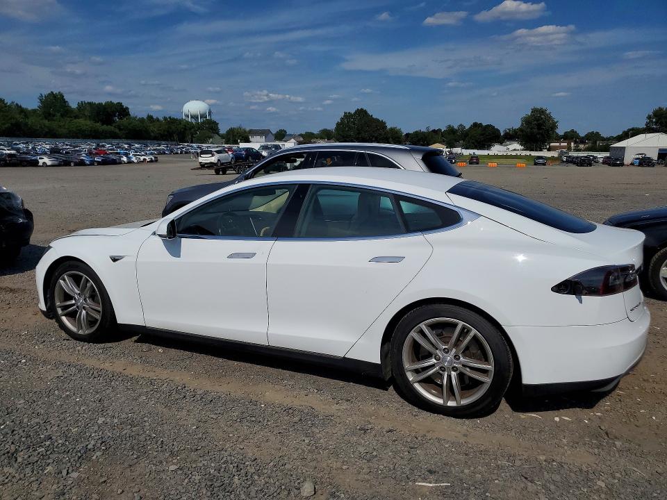 2013 Tesla Model S მანქანა იყიდება აუქციონზე, vin: 5YJSA1CN8DFP03405, აუქციონის ნომერი: 65992726