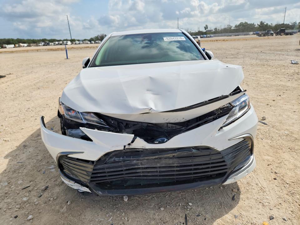 63943316 :رقم المزاد ، 4T1C31AK7NU574231 vin ، 2022 Toyota Camry مزاد بيع