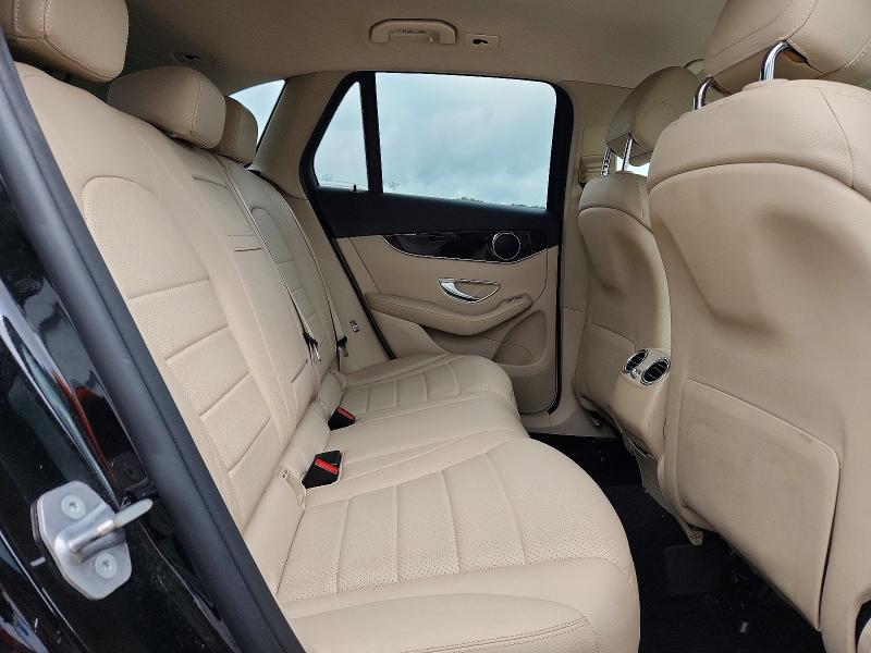 63166636 :رقم المزاد ، WDC0G4JB7HV011024 vin ، 2017 Mercedes-benz Glc مزاد بيع
