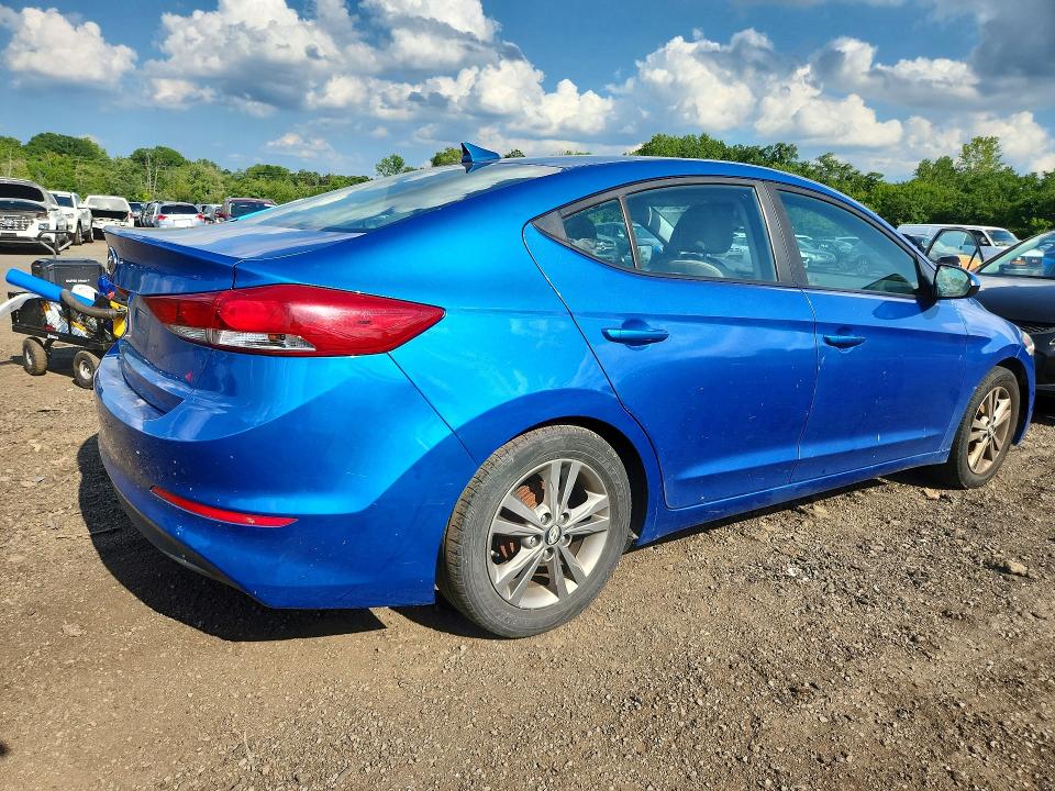 2017 Hyundai Elantra მანქანა იყიდება აუქციონზე, vin: 5NPD84LF1HH130238, აუქციონის ნომერი: 63824466