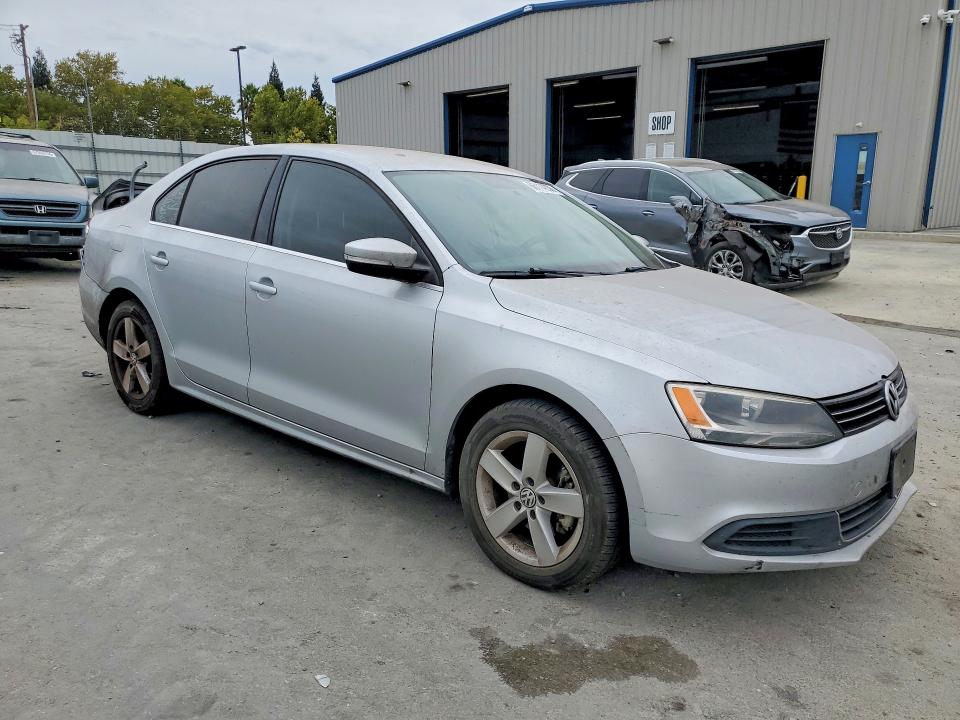 66114236 :رقم المزاد ، 3VWLL7AJ4EM294301 vin ، 2014 Volkswagen Jetta مزاد بيع
