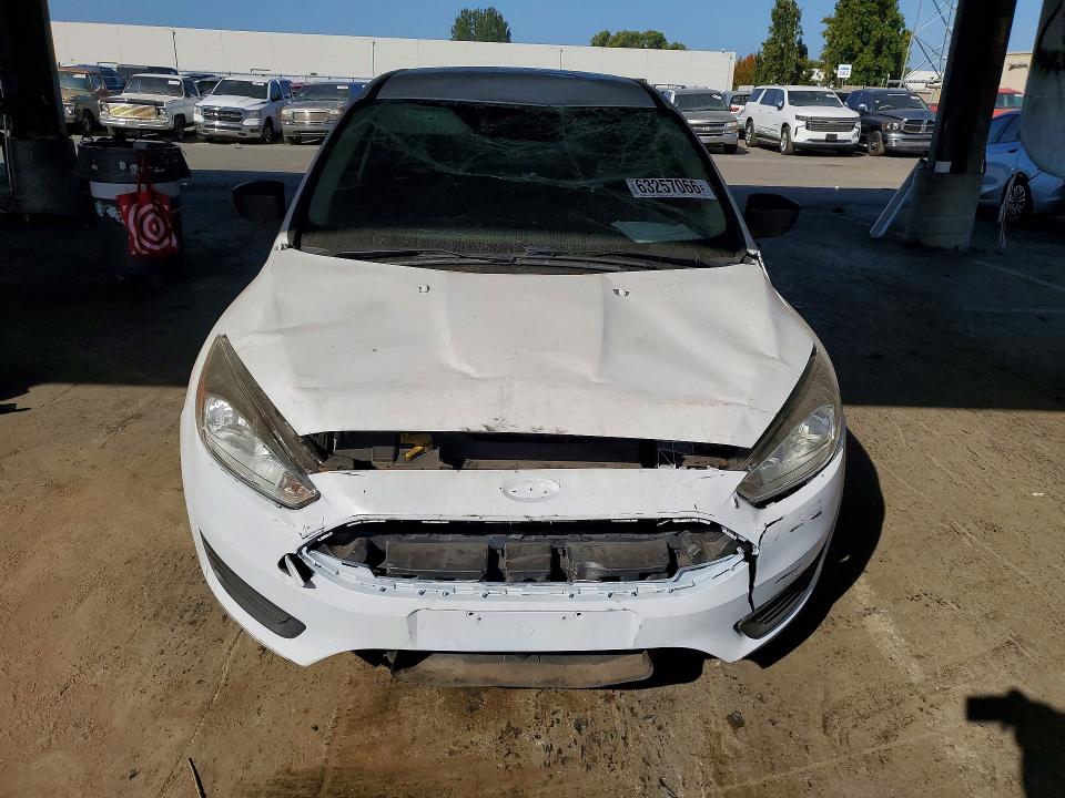 2015 Ford Focus მანქანა იყიდება აუქციონზე, vin: 1FADP3E26FL306643, აუქციონის ნომერი: 63257066