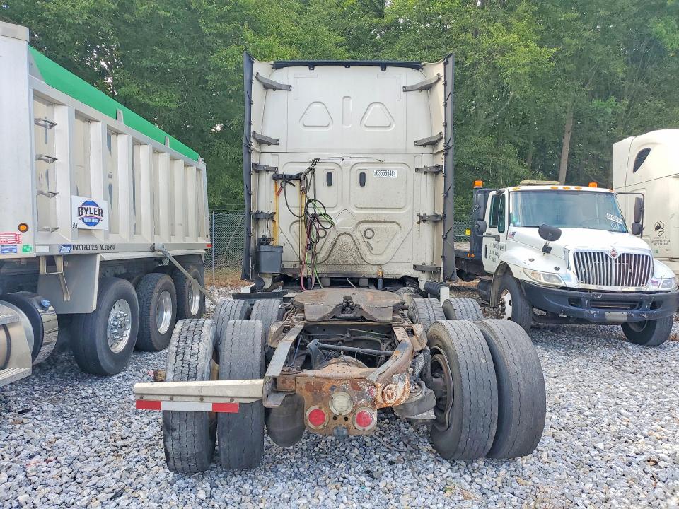 2018 Freightliner Cascadia 126 მანქანა იყიდება აუქციონზე, vin: 3AKJHHDR1JSJZ5673, აუქციონის ნომერი: 63556546