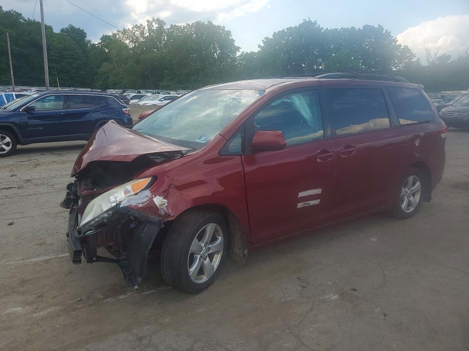 65378946 :رقم المزاد ، 5TDKK3DC4ES460890 vin ، 2014 Toyota Sienna مزاد بيع