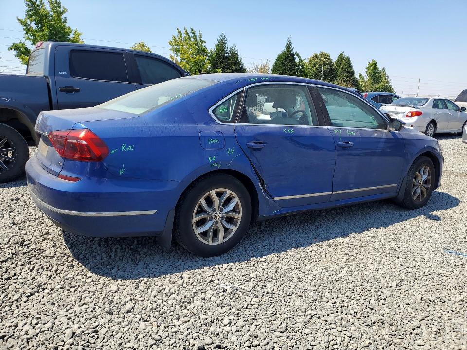 63245426 :رقم المزاد ، 1VWAT7A37HC045506 vin ، 2017 Volkswagen Passat مزاد بيع