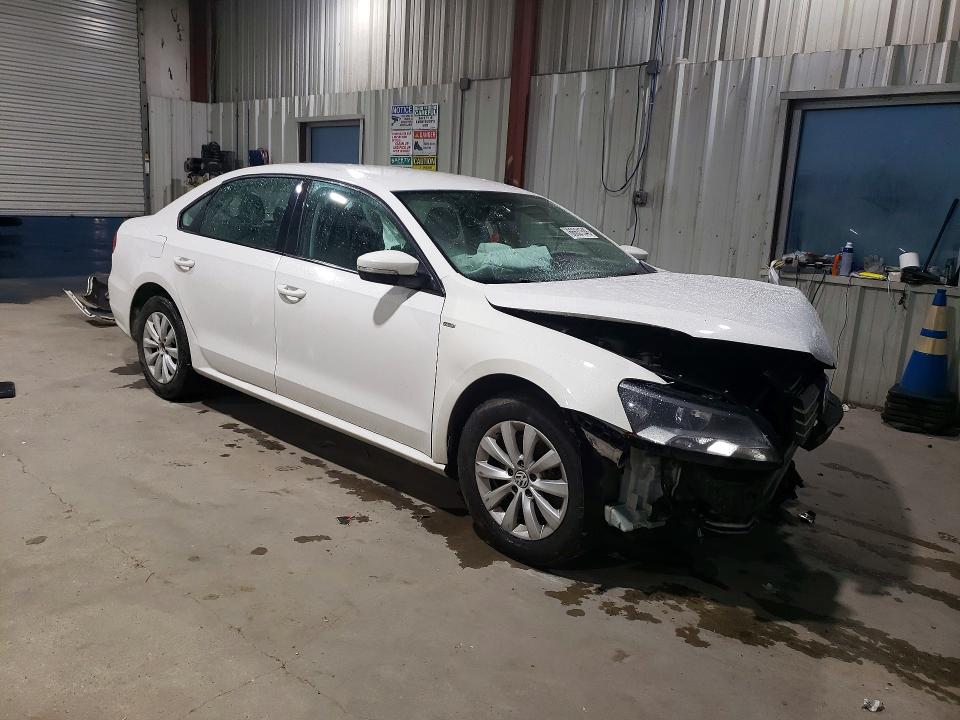 66631546 :رقم المزاد ، 1VWAT7A3XFC030026 vin ، 2015 Volkswagen Passat مزاد بيع