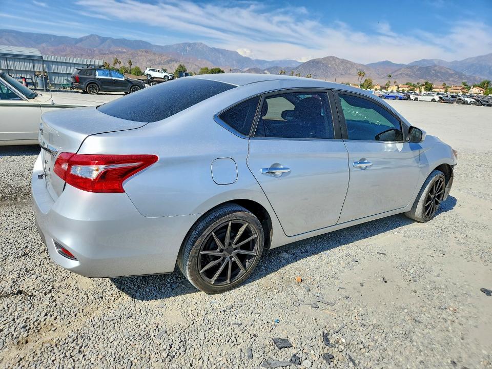Продажа на аукционе авто 2017 Nissan Sentra, vin: 3N1AB7AP6HY215275, номер лота: 64984836