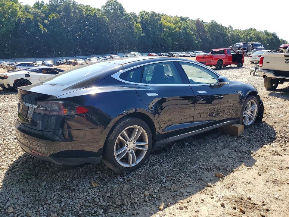 64537006 :رقم المزاد ، 5YJSA1E13FF113013 vin ، 2015 Tesla Model S مزاد بيع
