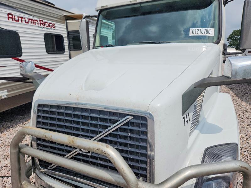 61218786 :رقم المزاد ، 4V4NC9EH4JN887143 vin ، 2018 Volvo Vn مزاد بيع