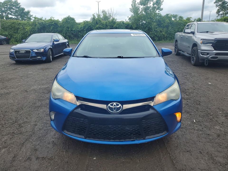 64893516 :رقم المزاد ، 4T1BF1FK1GU561117 vin ، 2016 Toyota Camry مزاد بيع