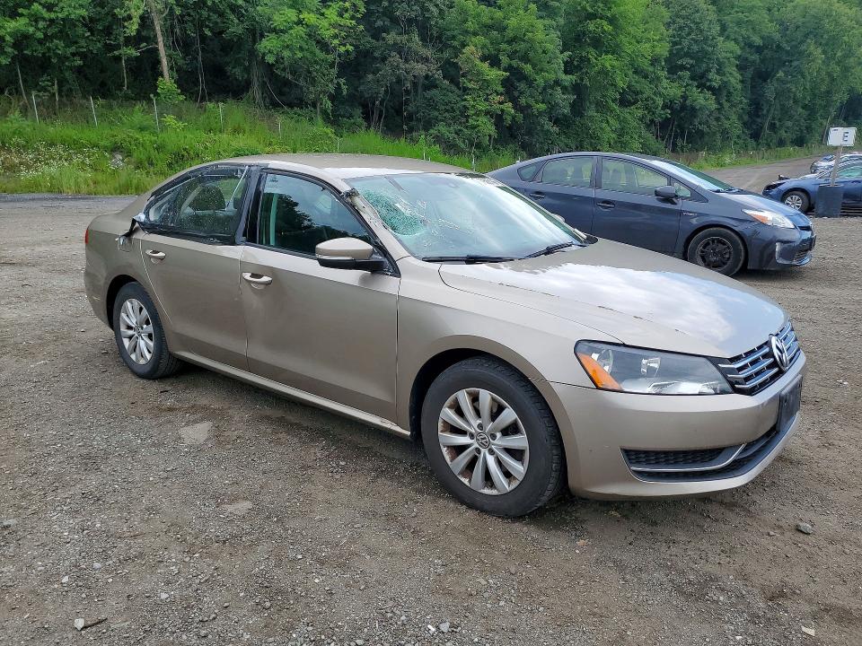 57522166 :رقم المزاد ، 1VWAT7A30FC098447 vin ، 2015 Volkswagen Passat مزاد بيع