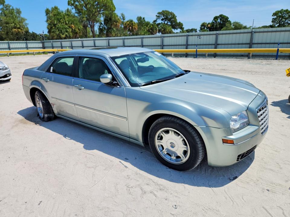 64139086 :رقم المزاد ، 2C3AA53G25H505195 vin ، 2005 Chrysler 300 مزاد بيع