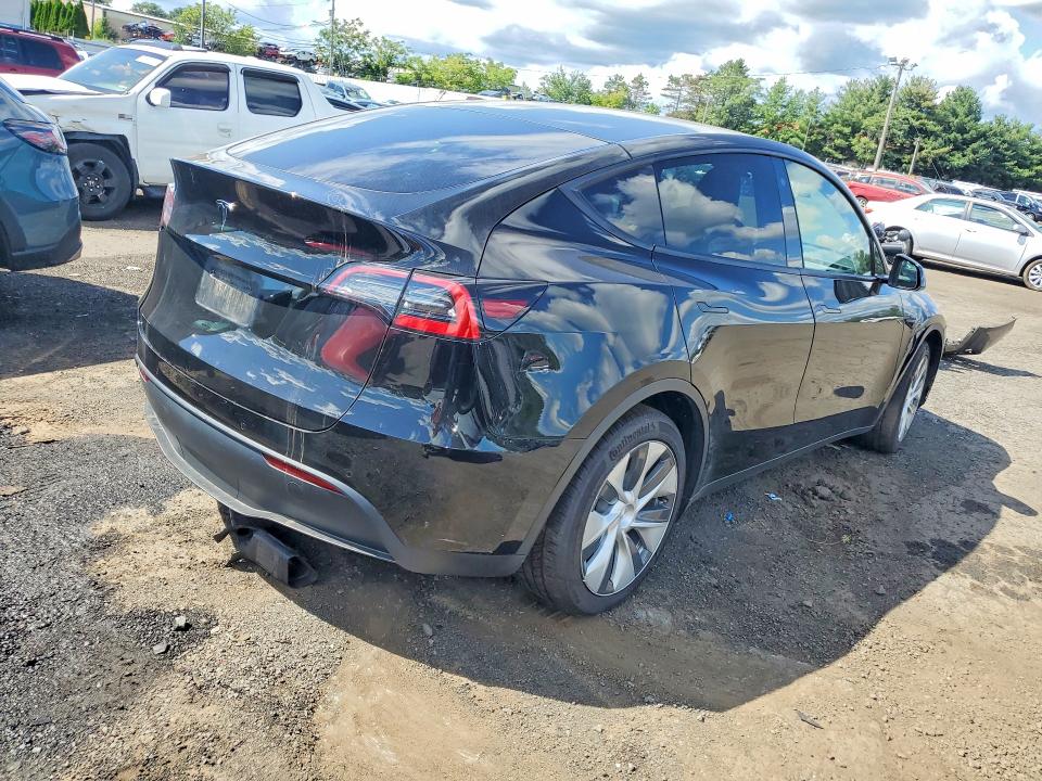 62137106 :رقم المزاد ، 5YJYGDED9MF106066 vin ، 2021 Tesla Model Y مزاد بيع