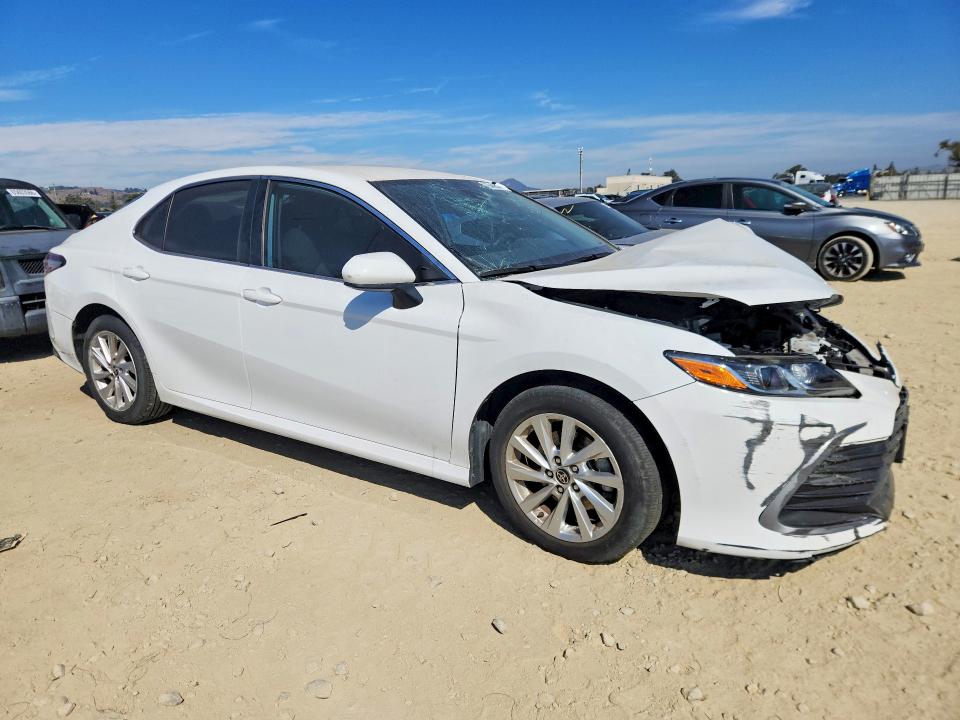 65486886 :رقم المزاد ، 4T1C11AK9RU841607 vin ، 2024 Toyota Camry مزاد بيع