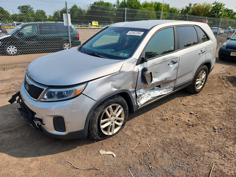 63562386 :رقم المزاد ، 5XYKT3A61FG577286 vin ، 2015 Kia Sorento مزاد بيع