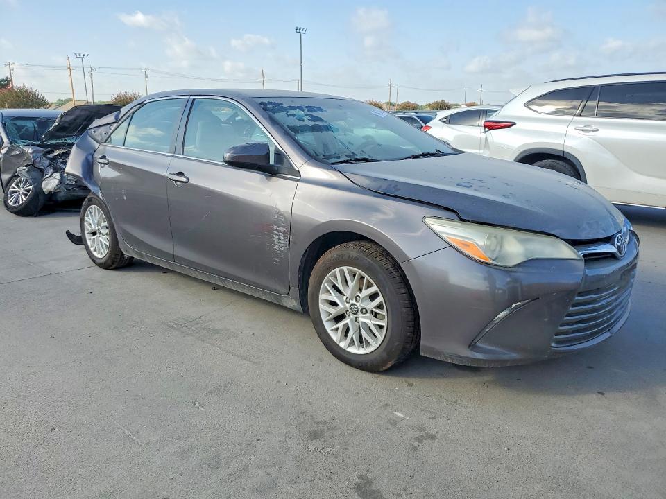 64763926 :رقم المزاد ، 4T1BF1FK2GU212824 vin ، 2016 Toyota Camry مزاد بيع