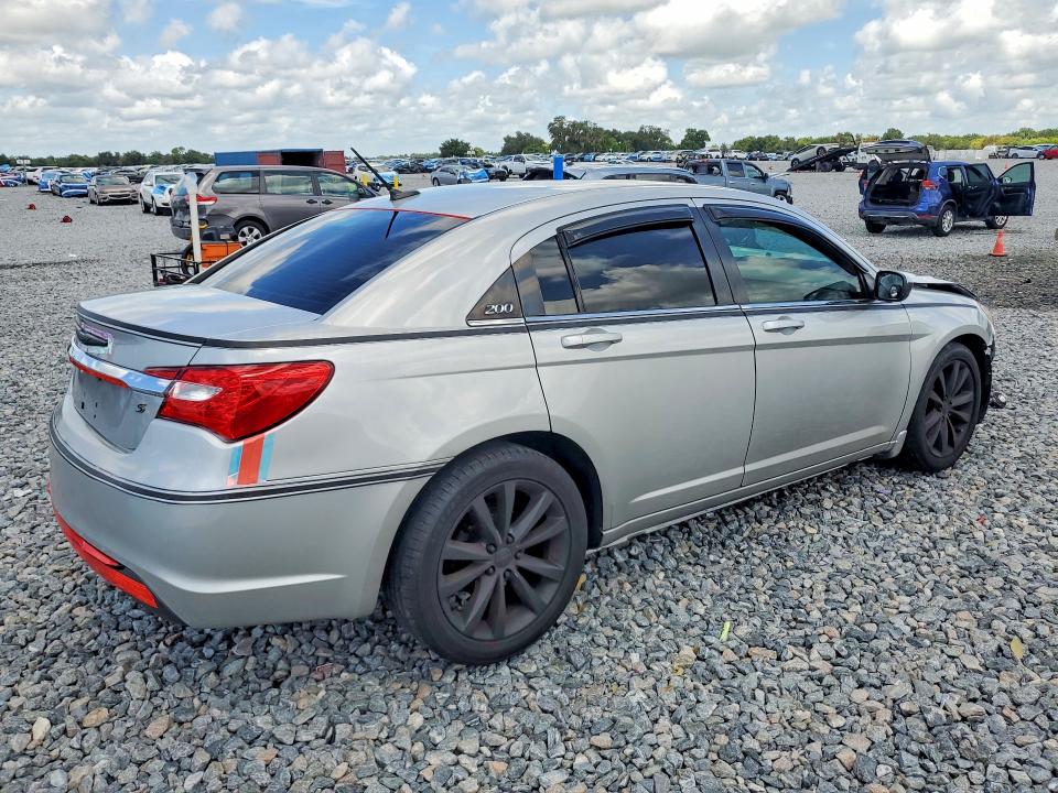 64451636 :رقم المزاد ، 1C3CCBCG4DN706488 vin ، 2013 Chrysler 200 مزاد بيع