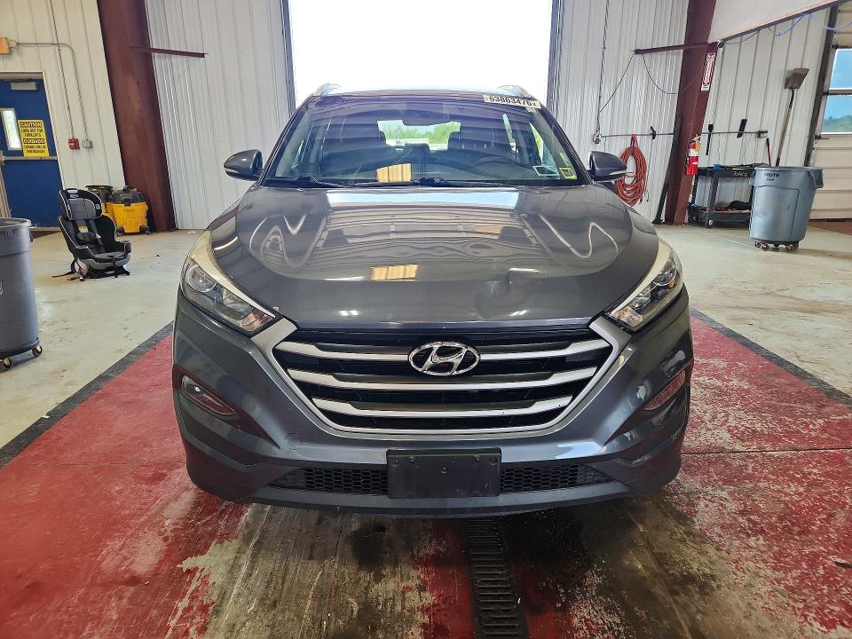 63863476 :رقم المزاد ، KM8J33A44JU800563 vin ، 2018 Hyundai Tucson مزاد بيع