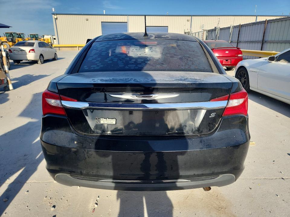 65827566 :رقم المزاد ، 1C3CCBBB8DN554317 vin ، 2013 Chrysler 200 مزاد بيع