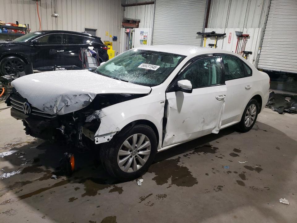 66631546 :رقم المزاد ، 1VWAT7A3XFC030026 vin ، 2015 Volkswagen Passat مزاد بيع