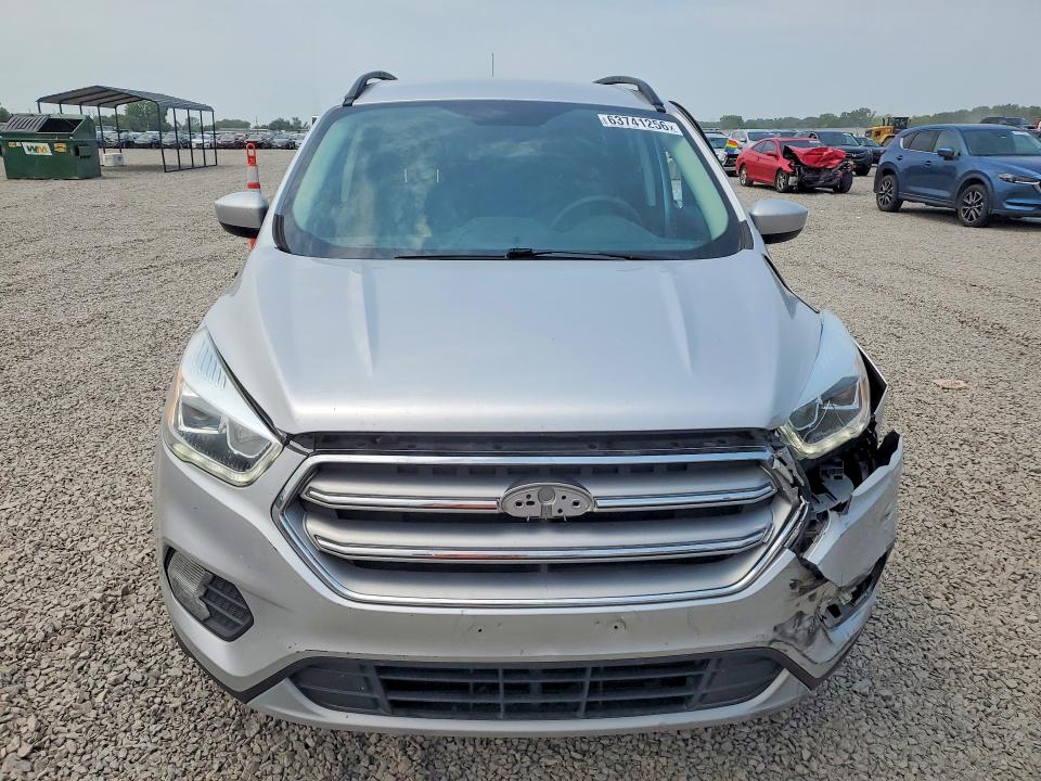 Продажа на аукционе авто 2017 Ford Escape, vin: 1FMCU0GD2HUE90760, номер лота: 63741256