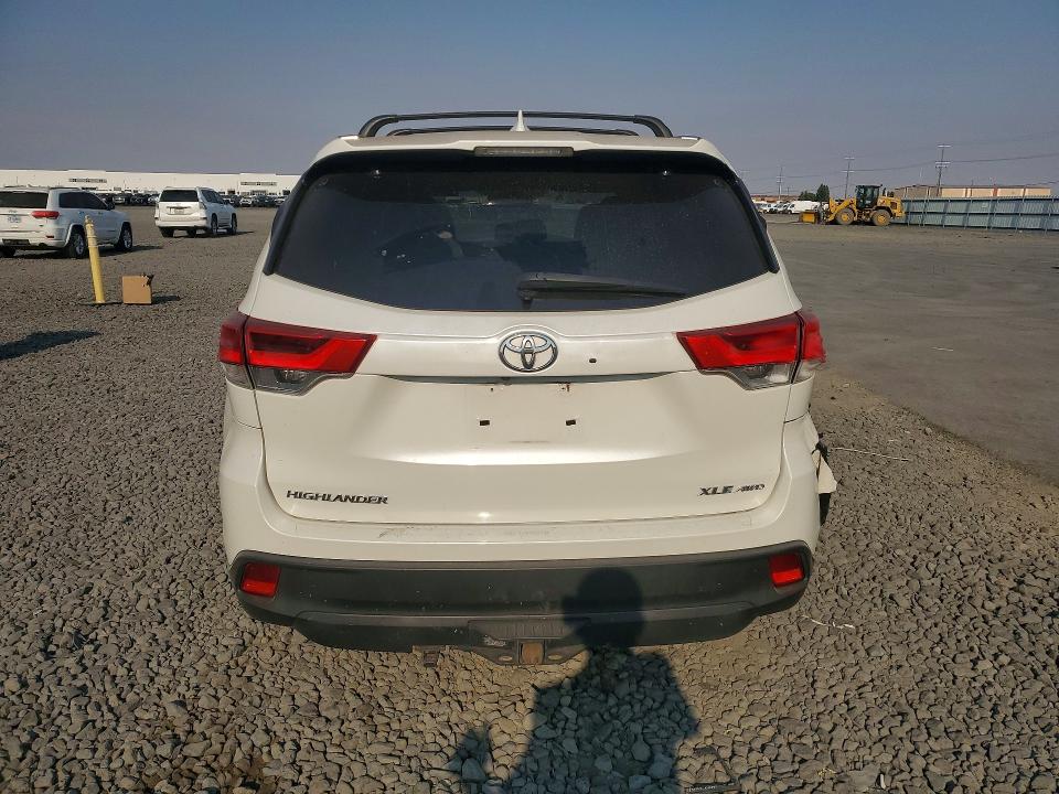 Продажа на аукционе авто 2017 Toyota Highlander, vin: 5TDJZRFH9HS513476, номер лота: 64140676
