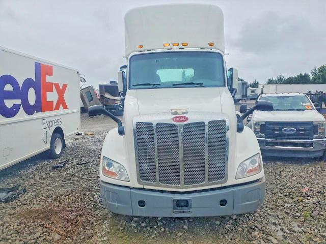 Продаж на аукціоні авто 2017 Peterbilt 579, vin: 1XPBA48X1HD428998, номер лоту: 61972146
