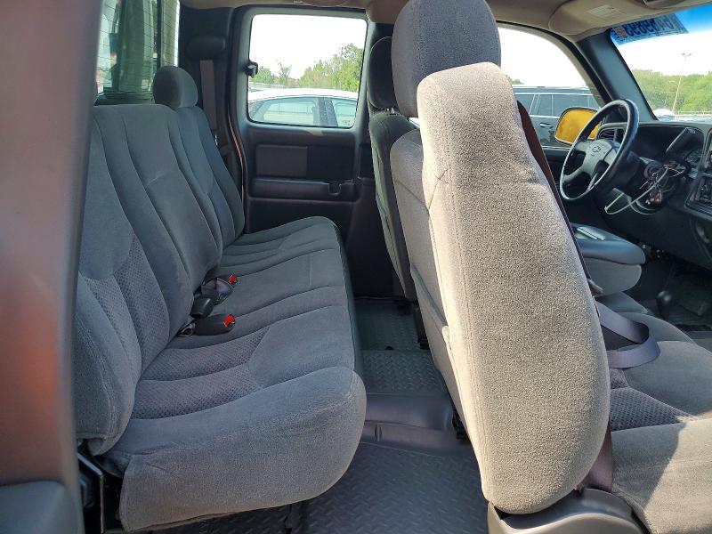 Продаж на аукціоні авто 2003 Chevrolet Silverado, vin: 2GCEK19V031103755, номер лоту: 64698936